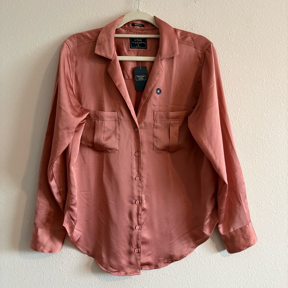 NWT Abercrombie & Fitch Satin Button-Front Blouse Women’s Medium Boyfriend Mauve